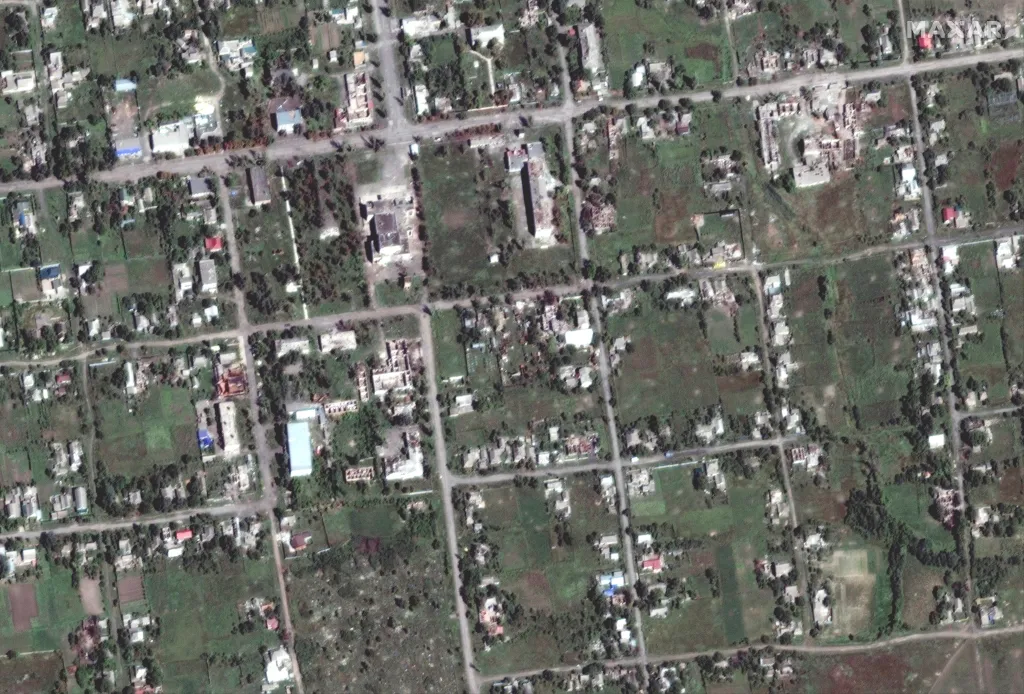 Satelitní snímek na vesnici Petrivka, srpen 2022