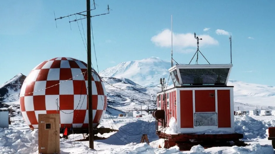 Radar na americké stanici McMurdo v Antarktidě