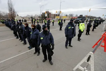 Kanadská policie rozehnala protest na mostě s USA, protestující zatýkala