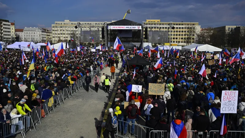 Shromáždění na Letné