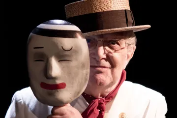 Povšimněte si laskavě tohoto skvělého exempláře. Trailer poutá na život Jiřího Suchého