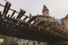 Obnova mostu rozdělila centrum Českého Krumlova, komplikuje to podnikání