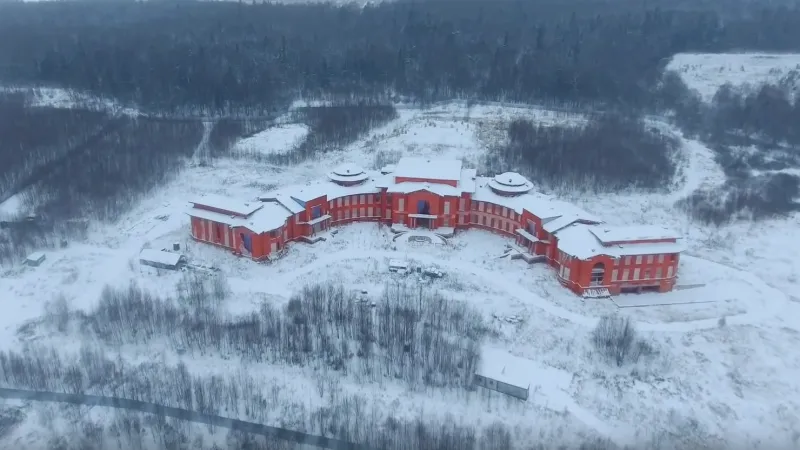 Dům u Pestovské vodní nádrže, který podle Alexeje Navalného patří Andreji Klišasovi