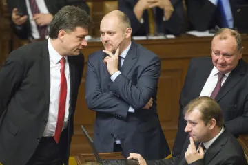 Platy politiků popáté: Od ledna vyšší o 10 procent