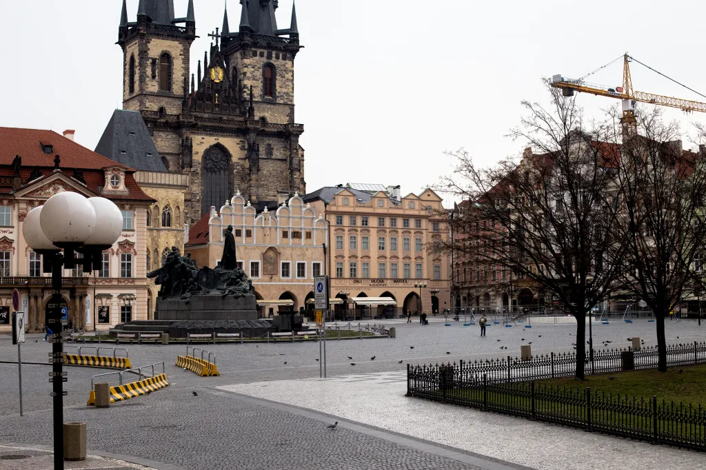 Praha se kvůli opatřením proti šíření virového onemocnění COVID-19 způsobeného novým typem koronaviru stala městem duchů