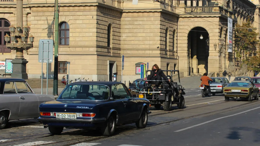 Natáčení seriálu Hunters v centru Prahy v říjnu 2021