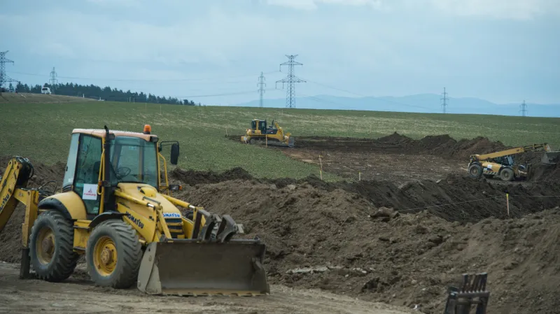 Stavba horkovodu mezi Temelínem a Českými Budějovicemi