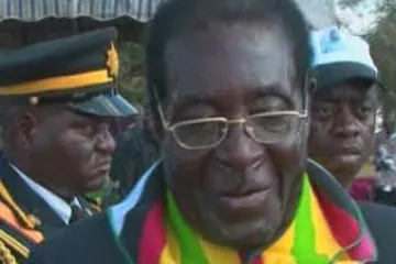 Inflace v Zimbabwe přesáhla 2 miliony procent, Mugabe z toho viní Británii