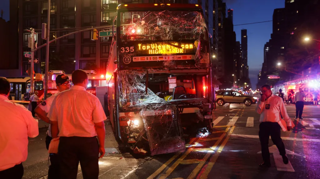 V New Yorku se srazily autobusy