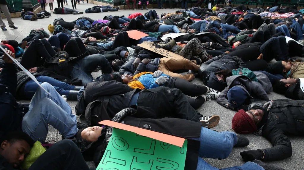 Protest v nákupním centru ve Fergusonu