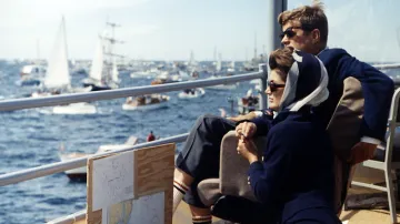John a Jacqueline Kennedyovi