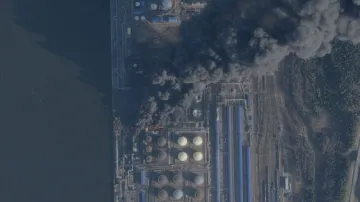 Satelitní snímek ropného terminálu Usť-Luga po ukrajinském úderu