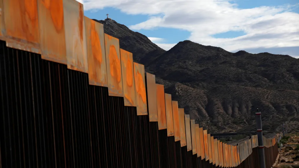 Plot na hranici USA a Mexika