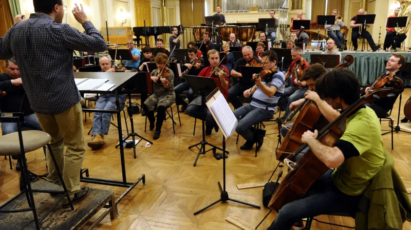 Marko Ivanović při zkoušce s Filharmonií Brno na koncertní program se skupinou The Plastic People Of The Universe