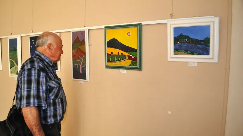 Z vernisáže výstavy obrazů J. Menouška a J. Němčického