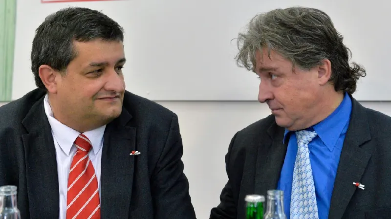 Petr Šimůnek a Jiří Dolejš ve volebním středisku KSČM