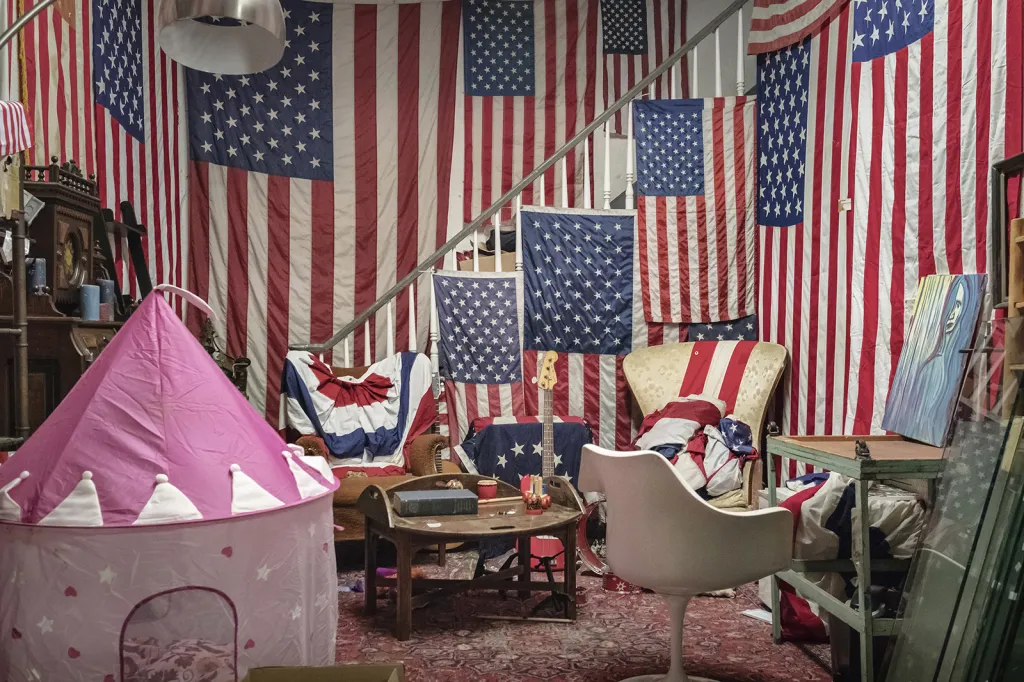 „Cestování autem je typické pro americkou kulturu, stejně tak pro fotografa na cestě,“ uvedl autor.