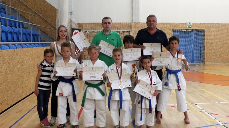 Společná fotografie trenérů s reprezentací