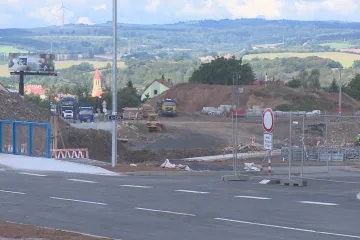 Dálnice D6 by mohla vést k mostu přes přehradu Skalka