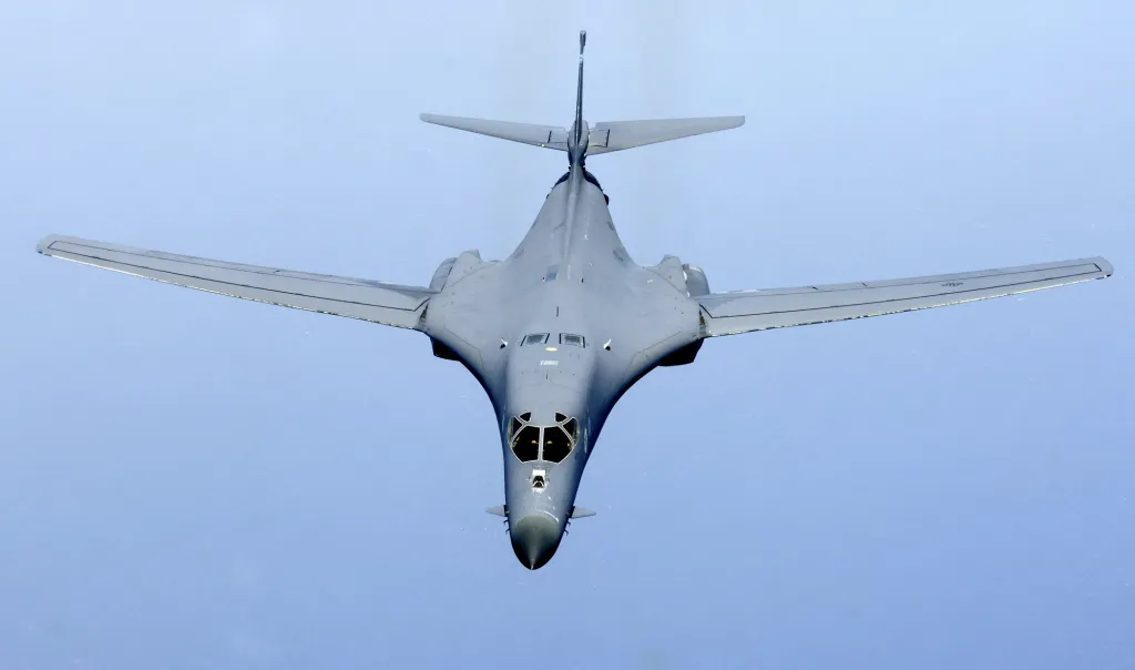 Americké bombardéry směřují do Norska, kde se účastní plánované polární mise