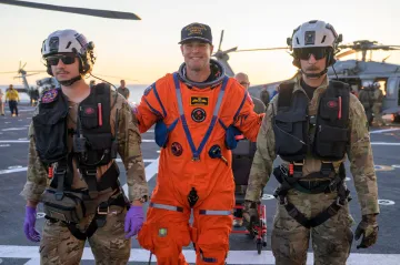 Artemis II se vrátila na Zemi. Přistání do oceánu proběhlo úspěšně