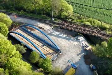 Mezi Střelicemi a Rapoticemi začala sedmiměsíční vlaková výluka. Trať čeká elektrifikace a rozšíření