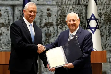 Na tahu je Gantz. Izraelský prezident jej po neúspěchu Netanjahua pověřil sestavením vlády