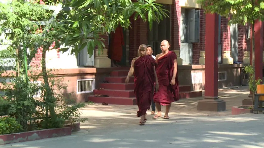 Buddhističtí mniši v Barmě