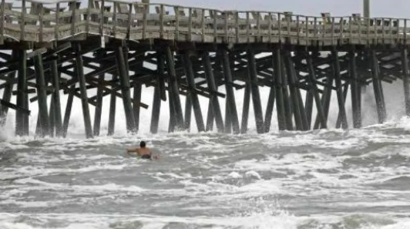 Earl zeslábl, zůstává ale nebezpečný