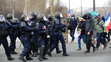 Střety policie s demonstranty v Paříži