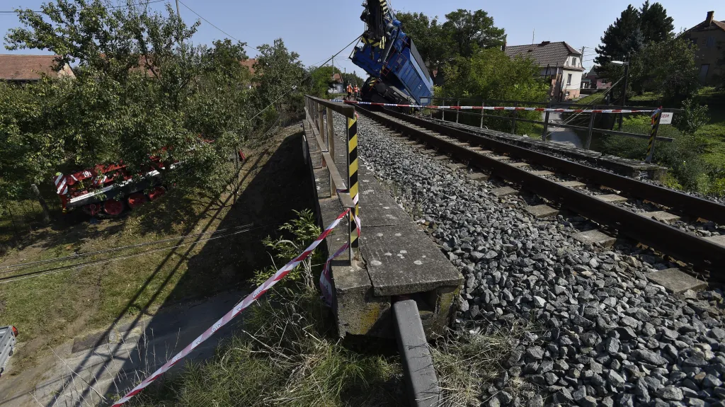 Mezi Veselím nad Moravou a Strážnicemi vykolejil další vlak