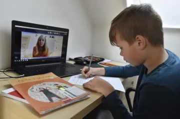 On-line výuka se znovu hlásí. Učit po síti má však svá úskalí