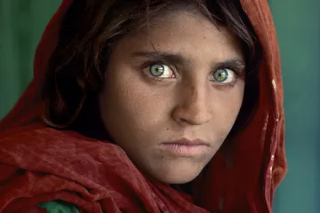 V Praze vystavuje Steve McCurry, přivezl i Madonu východu