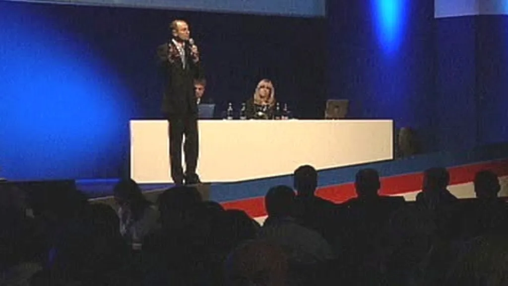 Ivan Langer promlouvá k delegátům