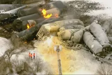 V Minnesotě vykolejil a vzplanul vlak, který převážel etanol. Místní se museli evakuovat
