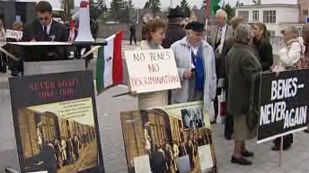 Demonstrace proti Benešovým dekretům