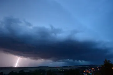 Silné bouřky pocuchaly jižní Čechy a míří na Vysočinu