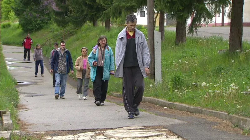 Obyvatelé ubytovny v Červeném Újezdu - záběr z roku 2014