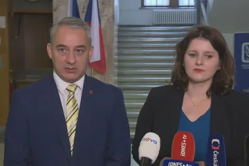 Maláčová navrhuje zvýšení platů o víc než pět procent, Schillerová chce přidat každému pevnou částku