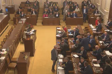 Sněmovna podpořila rozšíření povinného ručení i vznik energetických komunit
