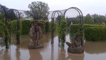 Trojský zámek při povodni 2013