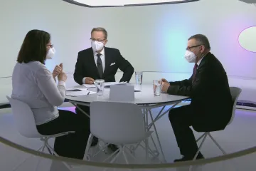 Kultura by měla mít stejné podmínky jako restaurace, říká Zaorálek. Podle Němcové si hraje na opozičníka ve vládě