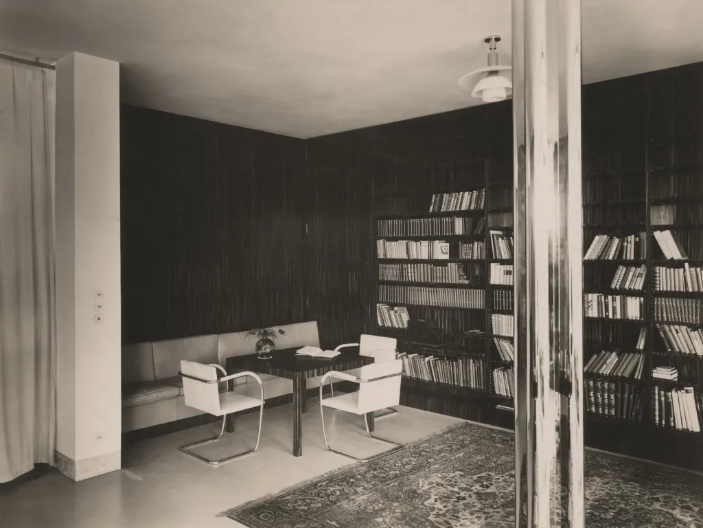 Fotografie není datována. Architekt Mies van der Rohe, Vila Tugendhat v Brně