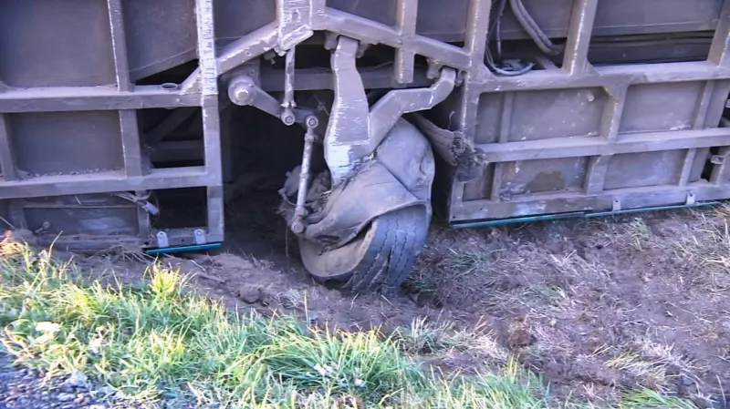 Zničené kolo autobusu