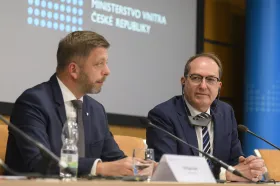 Režim na českých hranicích bude odpovídat mezinárodnímu právu, řekl Rakušan