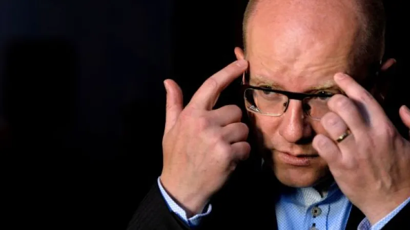 Sobotka: Nemůžeme za muslimské země tahat kaštany z ohně