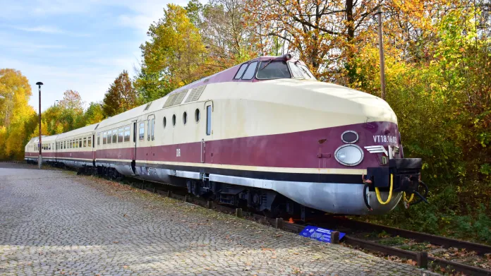 Jednotka VT 16.18 přezdívaná Delfín byla symbolem východoněmeckých železnic DR a jedním z nejpohodlnějších vlaků na východ od železné opony