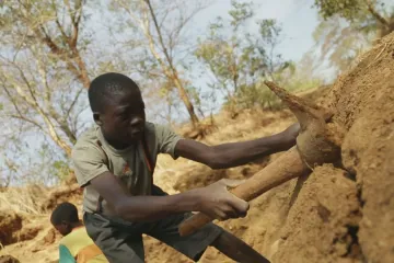 Valentýn jako příležitost upozornit na „krvavé diamanty“. HRW ohodnotila šperkařské firmy