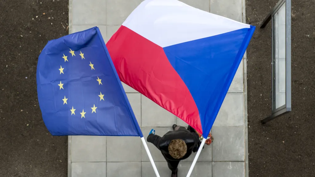 Vlajky České republiky a Evropské unie