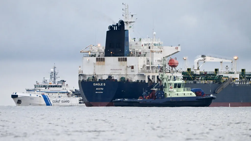 Tanker Eagle S podezřelý z poškození podmořských kabelů mezi Finskem a Estonskem